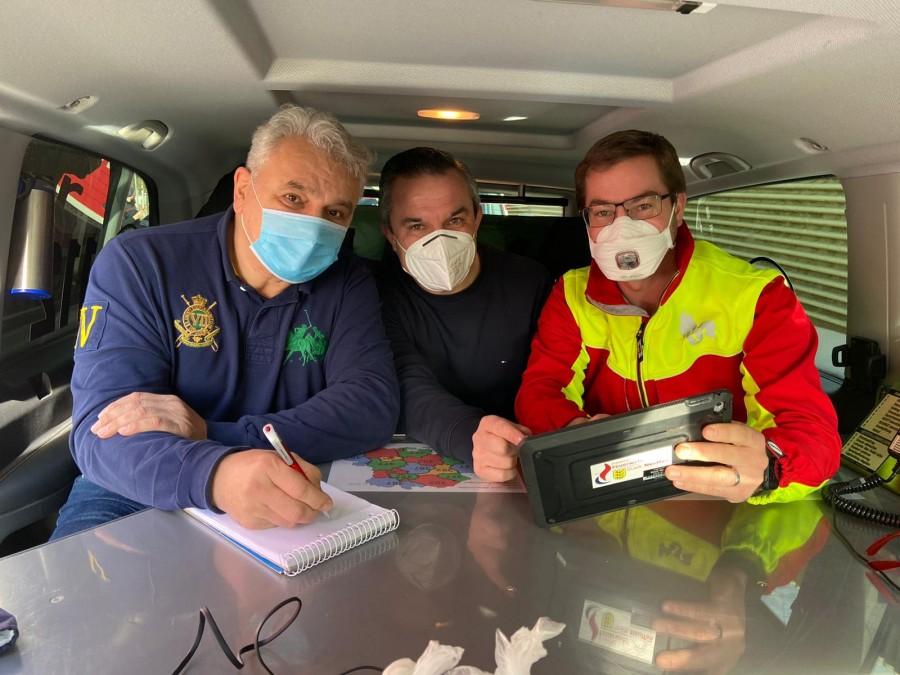 (FOTO i VIDEO) Mladi gradonačelnik Aichtala predvodi konvoj od 22 kamiona humanitarne pomoći za Hrvatsku Pero Vidović (lijevo) gradonačelnik Aichtala Sebastian Kurz (desno) / Foto: Fenix