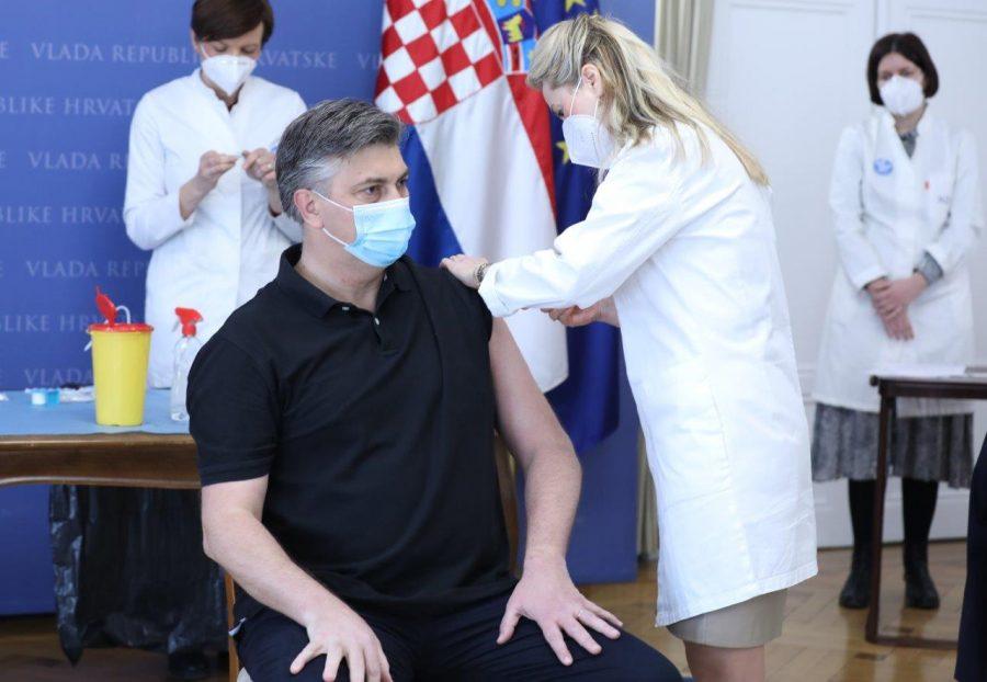 JAVNO ISKAZIVANJE POVJERENJA U CJEPIVO: Jandroković, Plenković i Beroš cijepili se AstraZenecinim cjepivom