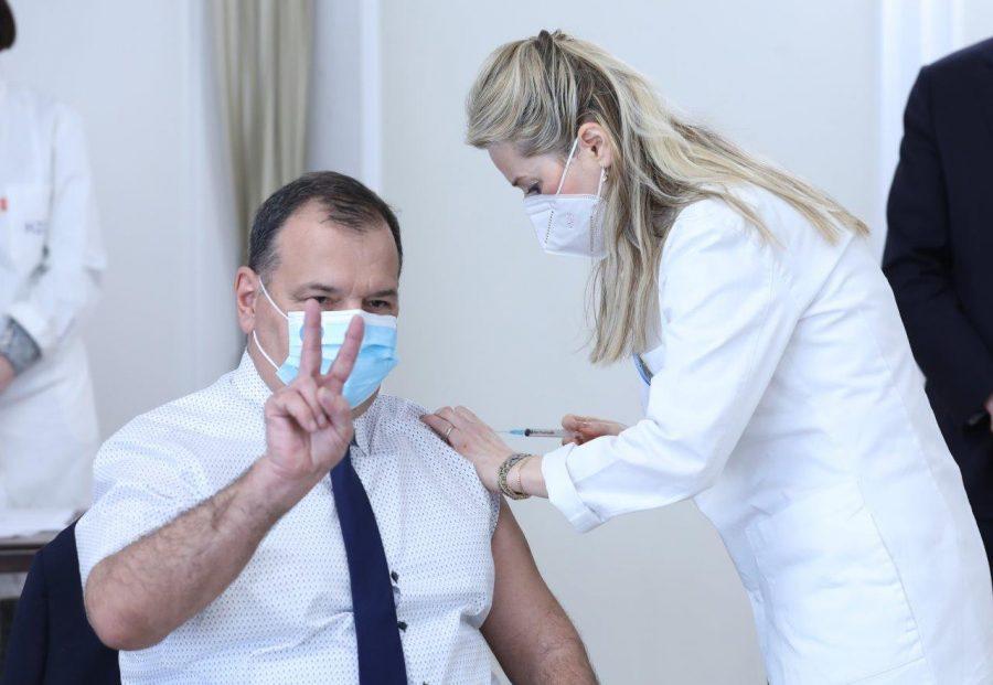 JAVNO ISKAZIVANJE POVJERENJA U CJEPIVO: Jandroković, Plenković i Beroš cijepili se AstraZenecinim cjepivom