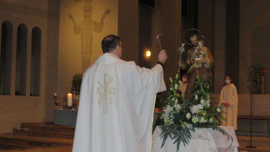 (FOTO) PROSLAVA BLAGDANA SV. JOSIPA: Posvećen novi kip u Hrvatskoj katoličkoj zajednici u Offenbachu na Majni