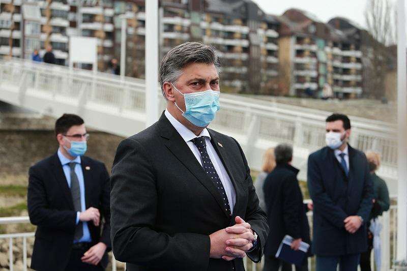 PLENKOVIĆ UZVRAĆA: Milanović se ponaša kao jedan iskompleksirani, ljubomorni lažljivac PLENKOVIĆ UZVRAĆA: Milanović se ponaša kao jedan iskompleksirani, ljubomorni lažljivac