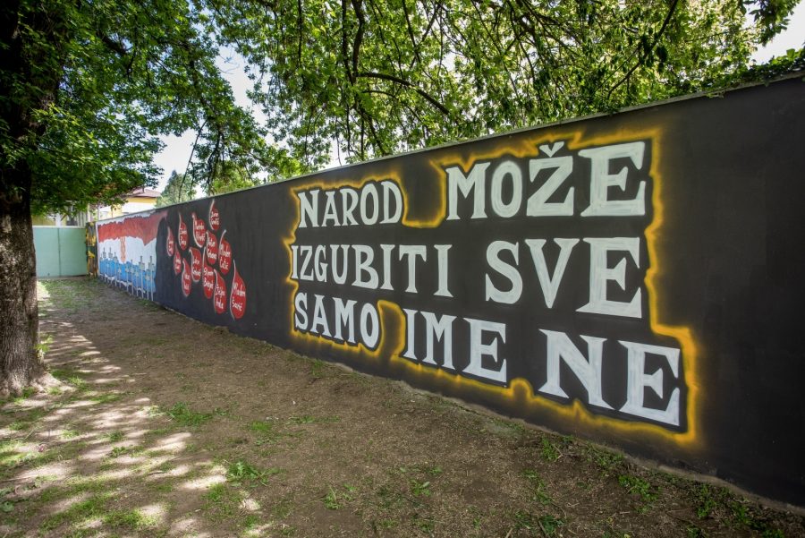 BOROVO/VUKOVAR: Privedeno 14 osoba zbog "poticanja na nasilje i mržnju" te "skandiranje neprimjerenog sadržaja" BOROVO/VUKOVAR: Privedeno 14 osoba zbog "poticanja na nasilje i mržnju" te "skandiranje neprimjerenog sadržaja"