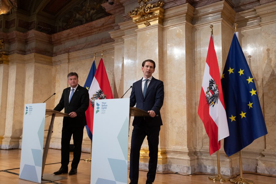 Bečki summit lidera Zapadnog Balkana u režiji austrijskog kancelara Kurza završio bez Deklaracije Bečki summit lidera Zapadnog Balkana u režiji austrijskog kancelara Kurza završio bez Deklaracije