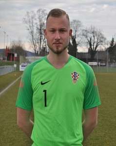 PRIJATELJSKI RASTANAK: Vrataru Giulianu Škari dres s potpisima suigrača iz Croatije Zürich PRIJATELJSKI RASTANAK: Vrataru Giulianu Škari dres s potpisima suigrača iz Croatije Zürich