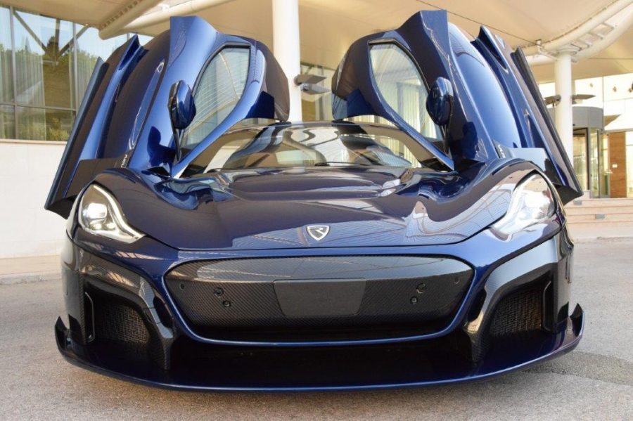 (FOTO) NAJSNAŽNIJI IKAD PROIZVEDANI AUTO: "Rimac Nevera" predstavljen potencijalnim kupcima u Dubrovniku Rimac Nevera