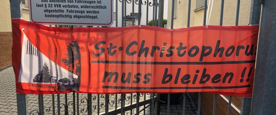USTALI PROTIV RUŠENJA CRKVE: Njemački i ostali katolici iz Frankfurt-Preungesheima usprotivili se odluci Biskupije Limburg USTALI PROTIV RUŠENJA CRKVE: Njemački i ostali katolici iz Frankfurt-Preungesheima usprotivili se odluci Biskupije Limburg