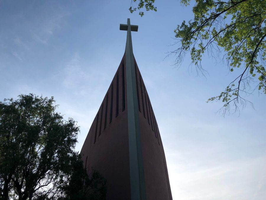 USTALI PROTIV RUŠENJA CRKVE: Njemački i ostali katolici iz Frankfurt-Preungesheima usprotivili se odluci Biskupije Limburg USTALI PROTIV RUŠENJA CRKVE: Njemački i ostali katolici iz Frankfurt-Preungesheima usprotivili se odluci Biskupije Limburg