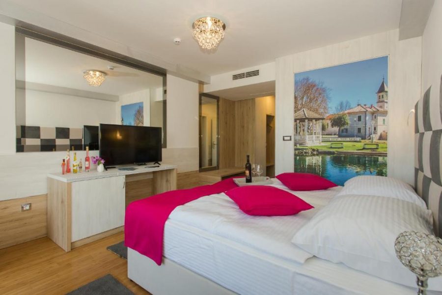 (FOTO i VIDEO) Hotel Sveti Križ na Čiovu je idealan izbor ako tražite mjesto za odmor s zanimljivim sadržajima, vrhunskom hranom...