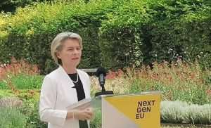 KIJEV PONOVNO META NAPADA: Rusi lansirali 15 krstarećih projektila na glavni grad Ukrajine - Von der Leyen u Kijevu
