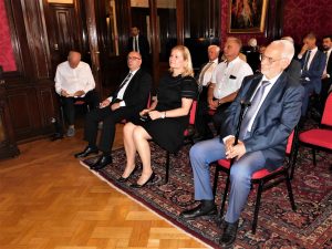 PRIZNANJE: Dr. Erhardu Buseku u Beču uručeno visoko hrvatsko državno odličje „Red kneza Branimira s ogrlicom“ PRIZNANJE: Dr. Erhardu Buseku u Beču uručeno visoko hrvatsko državno odličje „Red kneza Branimira s ogrlicom“