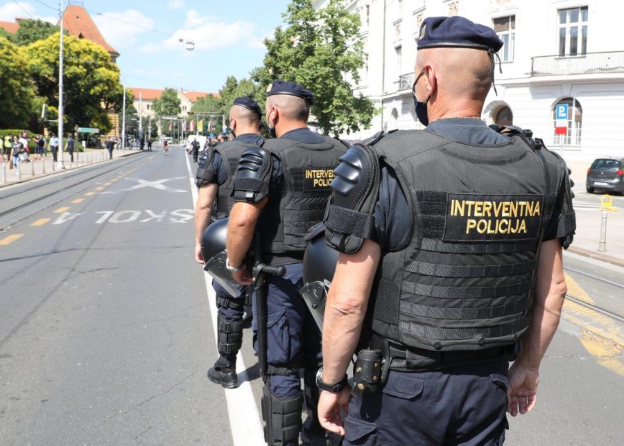 ZAGREBAČKA POLICIJA: Zbog napada na sudionike Zagreb Pridea privedeno pet osoba policija interventna specijalna