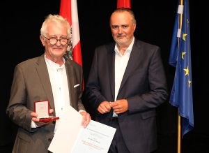 GRADIŠĆE ODLIKOVALO ZASLUŽNE: Petru Tyranu „Srebreno časno odličje“ za posebne zasluge za pokrajinu Gradišće i gradišćanske Hrvate