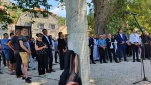 (VIDEO) TRSTENO KOD DUBROVNIKA: Odana počast za 36 imotskih branitelja poginulih u obrani Dubrovnika (VIDEO) TRSTENO KOD DUBROVNIKA: Odana počast za 36 imotskih branitelja poginulih u obrani Dubrovnika