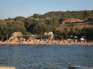 NAPLAĆUJU I „NEĆU NIŠTA“: Novougostiteljska pravila nisu ni izbliza nekadašnjem Vicinu "varanju sa stilom" na dubrovačkoj plaži