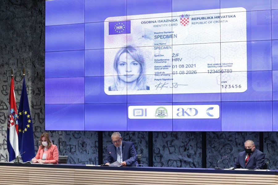 "SVE U JEDNOM": Nove elektroničke osobne iskaznice koristit će se i kao zdravstvene iskaznice te putovnice na razini EU "SVE U JEDNOM": Nove elektroničke osobne iskaznice koristit će se i kao zdravstvene iskaznice te putovnice na razini EU