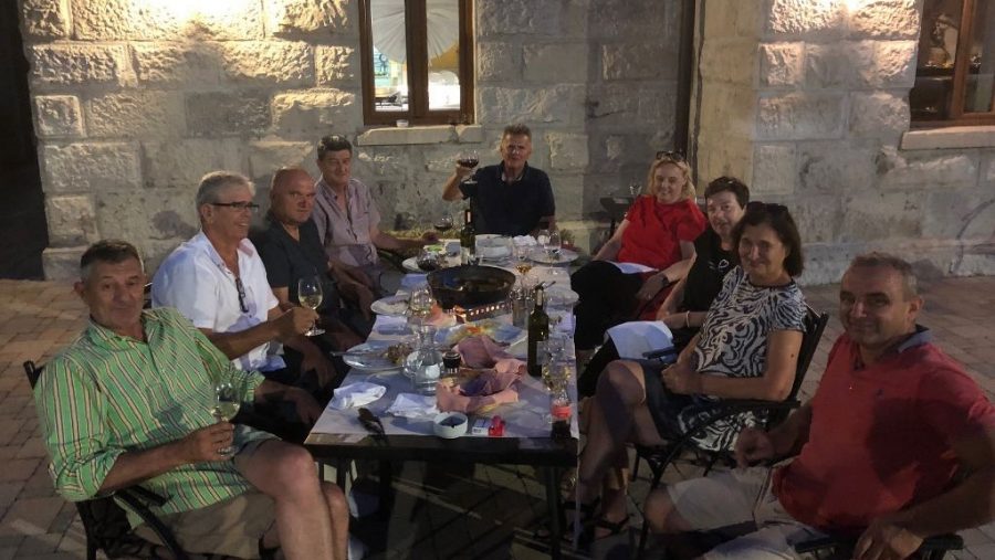 LJETNJA REPORTERSKA ŠETNJA: Slavlje 28. godišnjice braka s pričom o Golubinki i ravanjskim običajima LJETNJA REPORTERSKA ŠETNJA: Slavlje 28. godišnjice braka s pričom o Golubinki i ravanjskim običajima