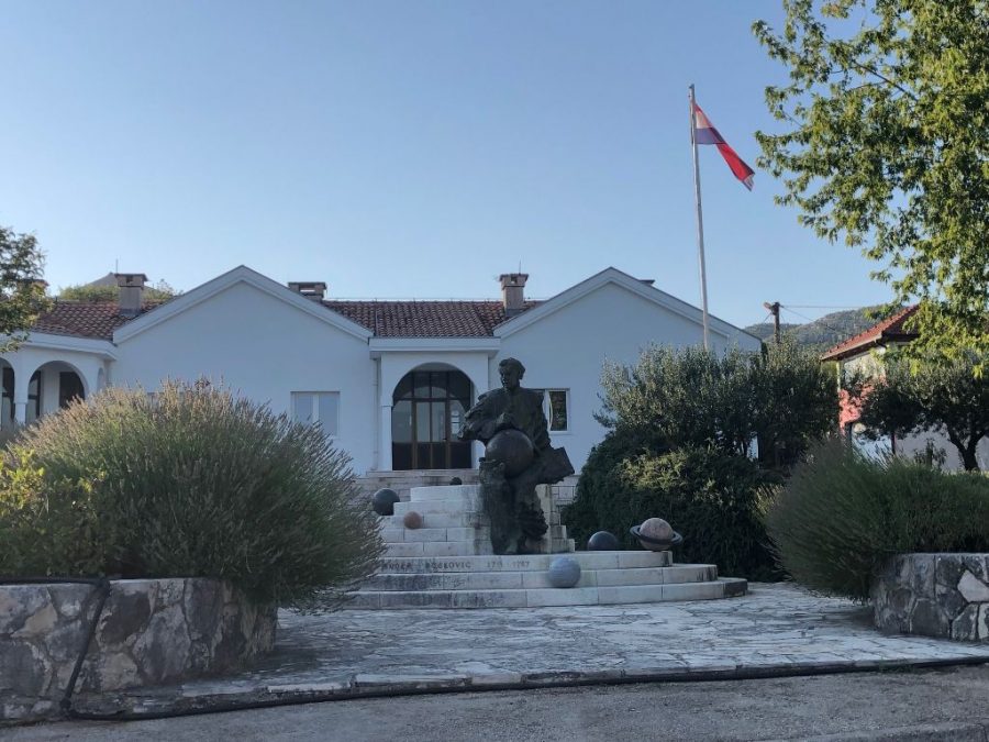 spomenik r. boskovic Ravno
