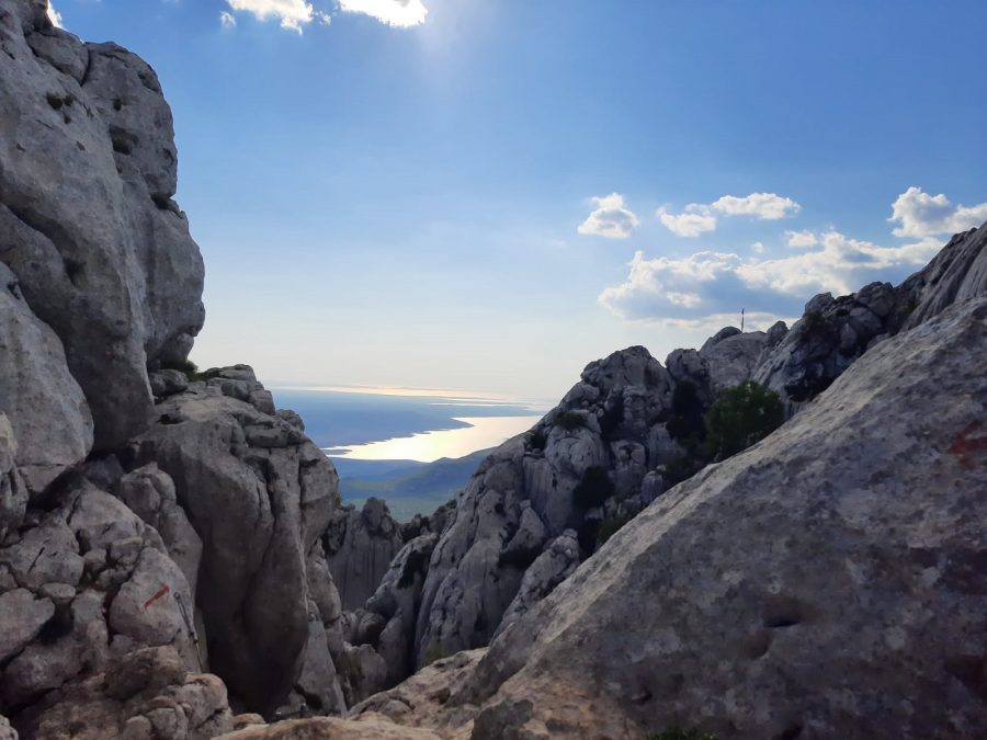 POŽAR NA VELEBITU: Već sedmi dan gori između Tulovih Greda i Svetog brda, zbog bure raste opasnost od širenja požara