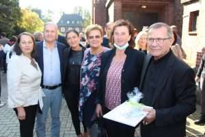 (FOTO) UZ MNOŠTVO EMOCIJA I SUZA: Vlč. Vinko Delinac se nakon 28 godina službe u katoličkim misijama Bochum i Gelsenkirchen oprostio od svojih vjernika