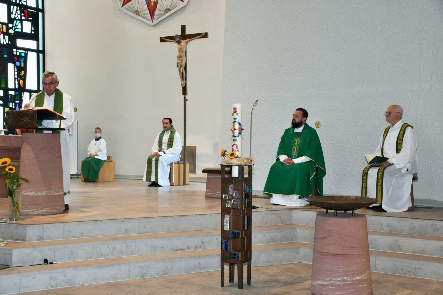 NA NEDJELJNIM MISNIM SLAVLJIMA: U službu uveden novi voditelj HKZ u Reutlingenu, Metzingenu i Tübingenu fra Andrija Župarić