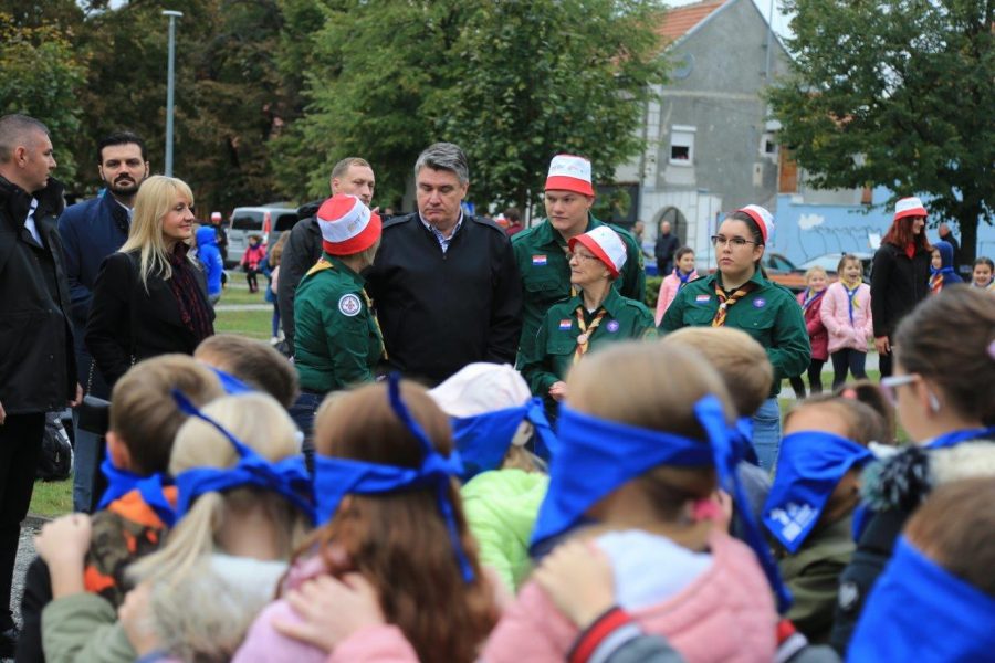 (FOTO) MILANOVIĆ U OSIJEKU: Vjerujem da je nasilje nad migrantima izoliran slučaj, policija se ne smije tako ponašati