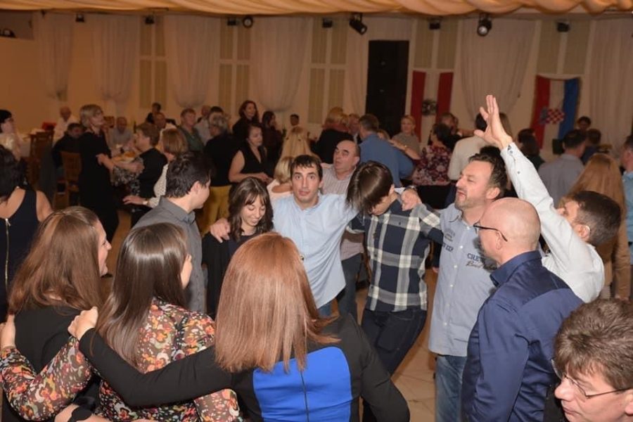 ZAJEDNO S GOTOVO 300 HRVATA: Austrijsko-hrvatska zajednica za kulturu i sport u Beču proslavila 30. obljetnicu postojanja ZAJEDNO S GOTOVO 300 HRVATA: Austrijsko-hrvatska zajednica za kulturu i sport u Beču proslavila 30. obljetnicu postojanja