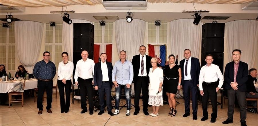 ZAJEDNO S GOTOVO 300 HRVATA: Austrijsko-hrvatska zajednica za kulturu i sport u Beču proslavila 30. obljetnicu postojanja ZAJEDNO S GOTOVO 300 HRVATA: Austrijsko-hrvatska zajednica za kulturu i sport u Beču proslavila 30. obljetnicu postojanja