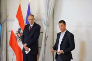 DRAMATIČAN REKORD: U Austriji u jednom danu 6.506 novozaraženih i 20 umrlih: Od 8. studenog nove, oštrije korona mjere DRAMATIČAN REKORD: U Austriji u jednom danu 6.506 novozaraženih i 20 umrlih: Od 8. studenog nove, oštrije korona mjere