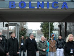 DAN SJEĆANJA: Tisuće ljudi stigli su u Vukovar pokloniti se Gradu heroju i njegovim žrtvama DAN SJEĆANJA: Tisuće ljudi stigli su u Vukovar pokloniti se Gradu heroju i njegovim žrtvama