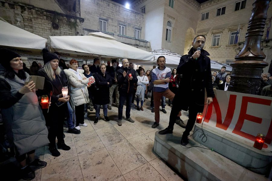 ZAGREB, SPLIT, ZADAR, ZAPREŠIĆ…Prosvjedi protiv uvođenja covid-potvrda u više hrvatskih gradova prošli mirno