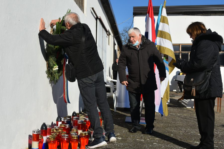 VUKOVAR: Obilježena 30. godišnjica stradanja u vukovarskom Veleprometu i na Ovčari VUKOVAR: Obilježena 30. godišnjica stradanja u vukovarskom Veleprometu i na Ovčari