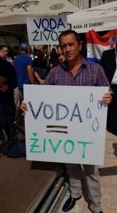VODA JE ŽIVOT – ČUVAJMO JE: Mještani Glavine Donje kod Imotskog prosvjedovali zbog ugroze pitke vode VODA JE ŽIVOT – ČUVAJMO JE: Mještani Glavine Donje kod Imotskog prosvjedovali zbog ugroze pitke vode