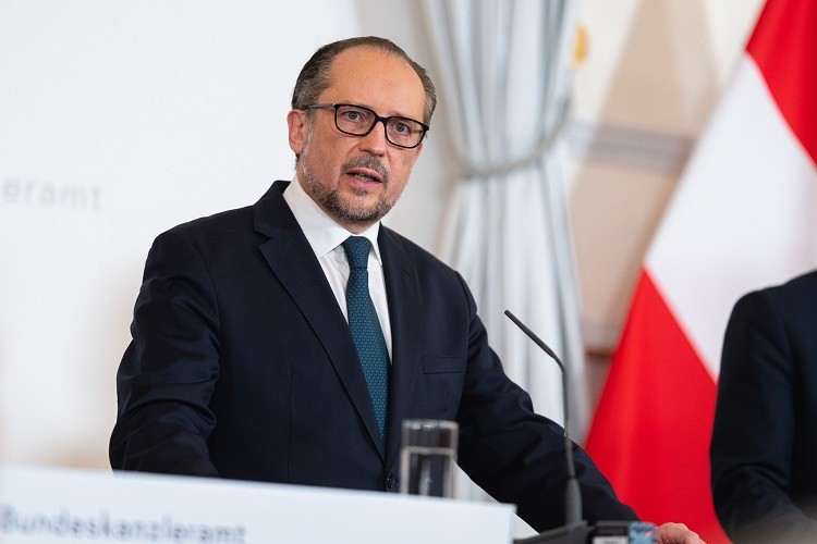 AUSTRIJSKI KANCELAR SCHALLENBERG: “Tužno, ali nužno! Austrija mora od ponedjeljka u lockdown, zbog nesolidarnog ponašanja previše ljudi. Od 1. veljače uvodimo obvezno Covid cijepljenje” AUSTRIJSKI KANCELAR SCHALLENBERG: “Tužno, ali nužno! Austrija mora od ponedjeljka u lockdown, zbog nesolidarnog ponašanja previše ljudi. Od 1. veljače uvodimo obvezno Covid cijepljenje”
