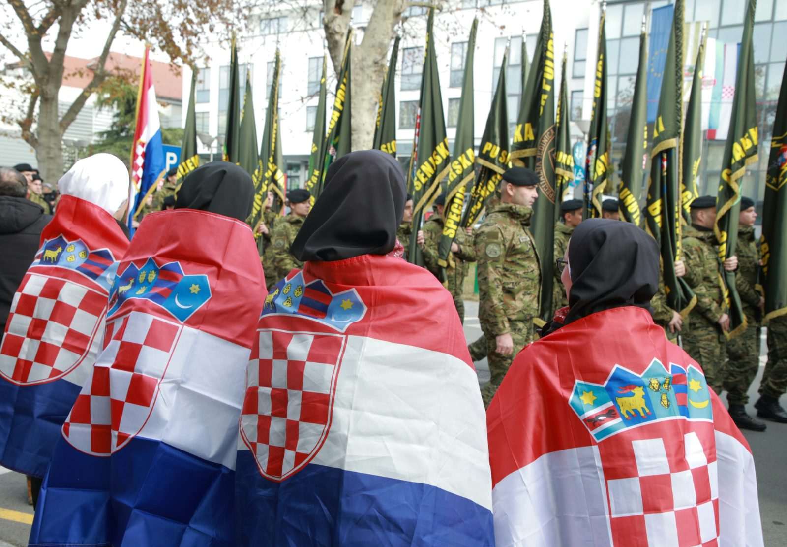 HRVATSKI GRAD HEROJ: Dan sjećanja na žrtvu Vukovara, pijetet za najmanje 2.717 hrvatskih branitelja i civila HRVATSKI GRAD HEROJ: Dan sjećanja na žrtvu Vukovara, pijetet za najmanje 2.717 hrvatskih branitelja i civila