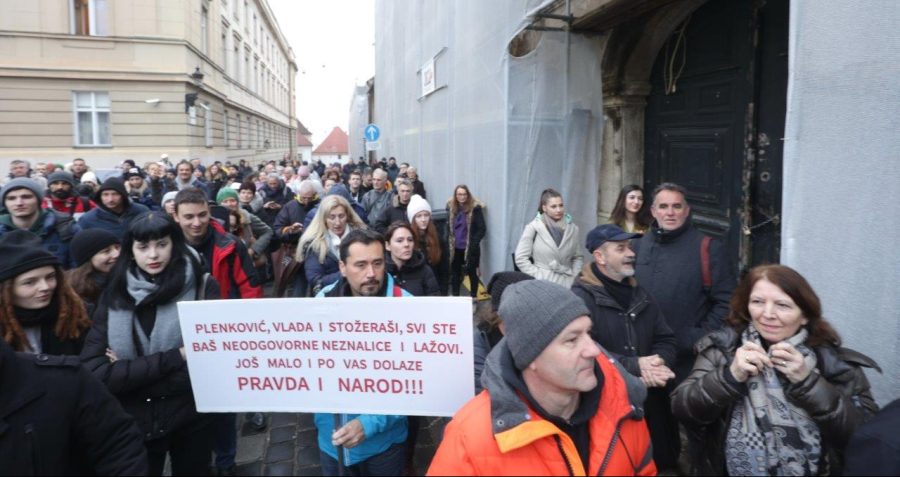 PROSVJED U ZAGREBU: Na Markov trgu prosvjed "Bedem ljubavi 2" protiv izmjena Zakona o zaštiti pučanstva od zaraznih bolesti PROSVJED U ZAGREBU: Na Markov trgu prosvjed "Bedem ljubavi 2" protiv izmjena Zakona o zaštiti pučanstva od zaraznih bolesti
