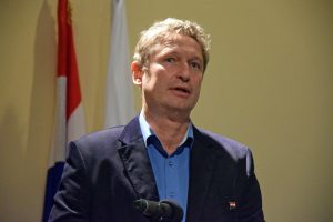 DUBROVNIK: Predstavljena knjiga Nikole Obuljena „Kako smo pregovarali s neprijateljem“ DUBROVNIK: Predstavljena knjiga Nikole Obuljena „Kako smo pregovarali s neprijateljem“