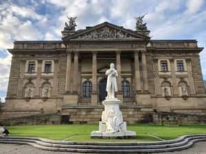 BERLIN/WIESBADEN/FRANKFURT/DARMSTADT: Nastavljen blagi pad broja oboljelih od koronavirusa, kazališta otkazuju predstave, najava prosvjeda u Frankfurtu