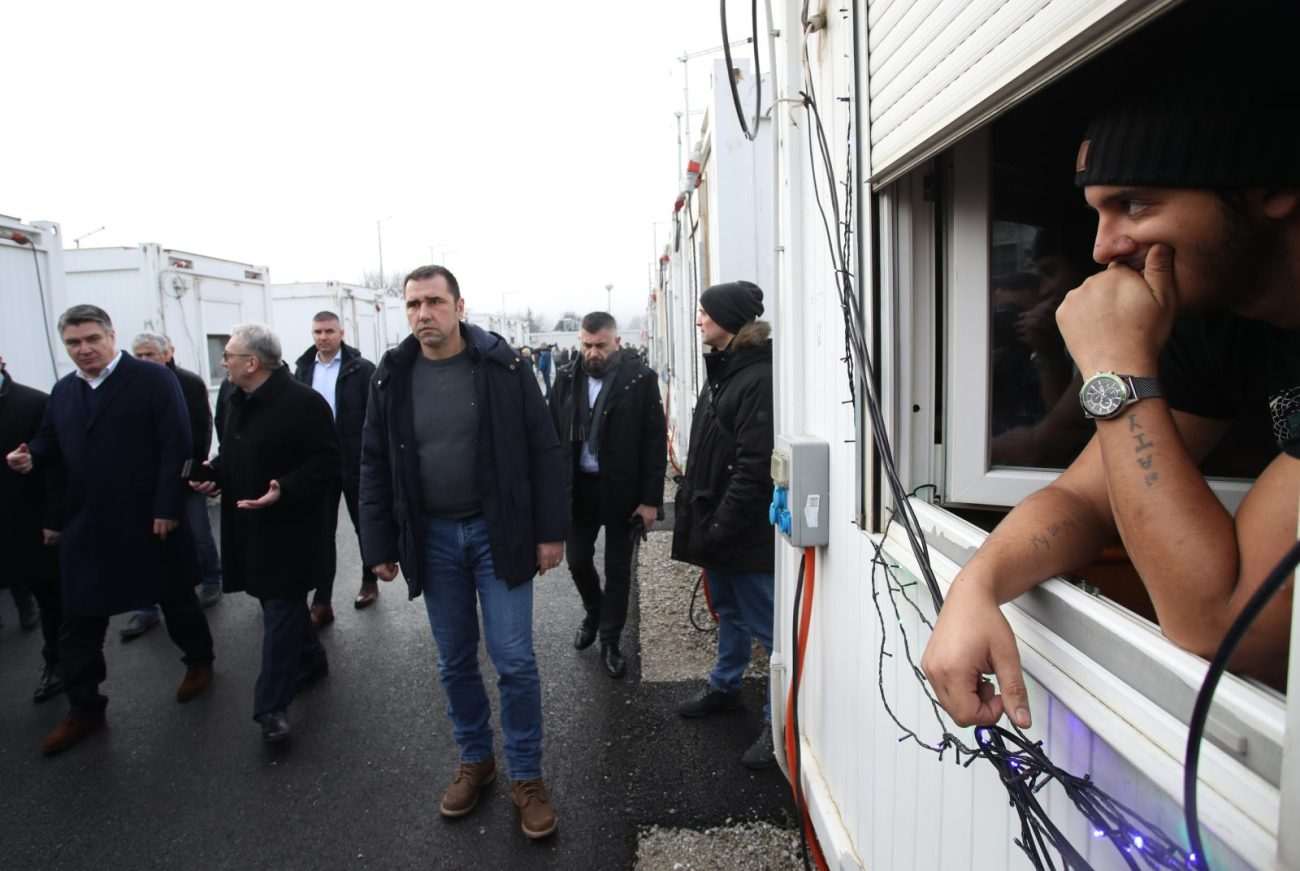 MILANOVIĆ U PETRINJI, SISKU, GLINI...: Stradalnici u potresu prenijeli svoje strahove MILANOVIĆ U PETRINJI, SISKU, GLINI...: Stradalnici u potresu prenijeli svoje strahove