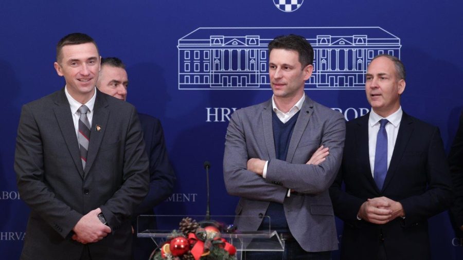 ZAGREB: Domovinski pokret podržao referendumsku inicijativu MOST-a za ukidanje covid potvrda ZAGREB: Domovinski pokret podržao referendumsku inicijativu MOST-a za ukidanje covid potvrda
