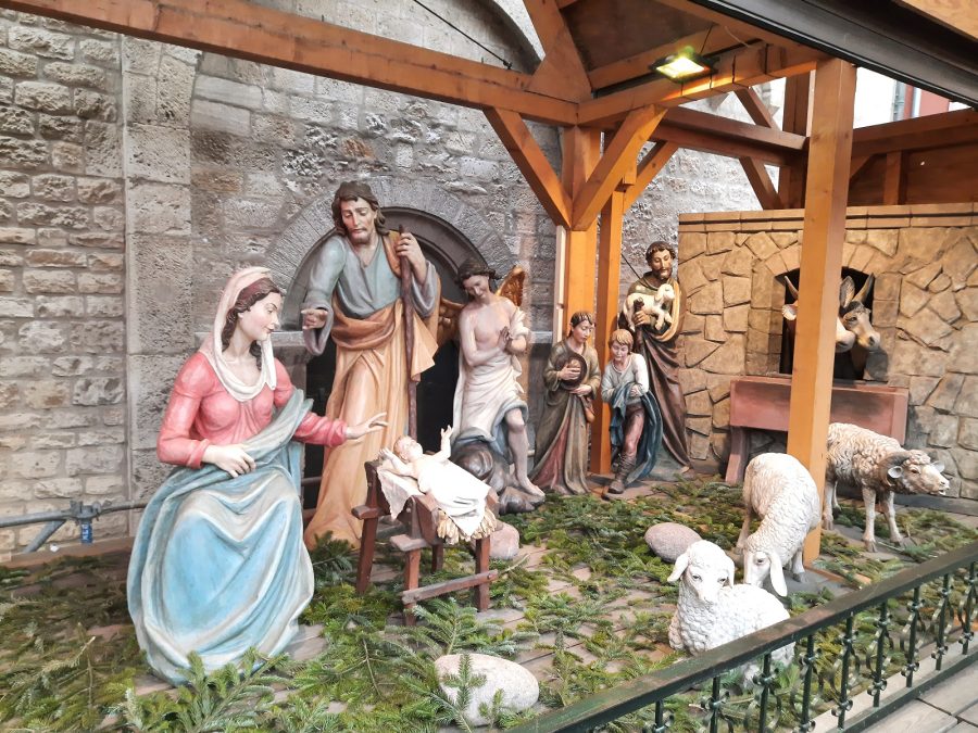 NA DOBRO VAM DOŠAO BADNJI DAN: Znate li od kuda naziv Badnjak, koju ulogu ima, kakvi su običaji... NA DOBRO VAM DOŠAO BADNJI DAN: Znate li od kuda naziv Badnjak, koju ulogu ima, kakvi su običaji...