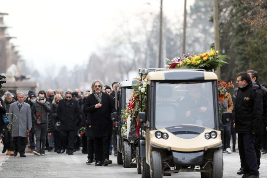 ISPRAĆAJ LEGENDE: Prijatelji i kolege oprostili se na Mirogoju od Akija Rahimovskog ISPRAĆAJ LEGENDE: Prijatelji i kolege oprostili se na Mirogoju od Akija Rahimovskog