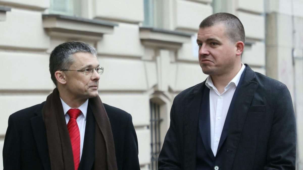DORH ČEKAO 4 GODINE: Diplomat Damir Sabljak pozvan na razgovor o zataškavanju prijavljenih nezakonitosti u veleposlanstvima RH DORH ČEKAO 4 GODINE: Diplomat Damir Sabljak pozvan na razgovor o zataškavanju prijavljenih nezakonitosti u veleposlanstvima RH
