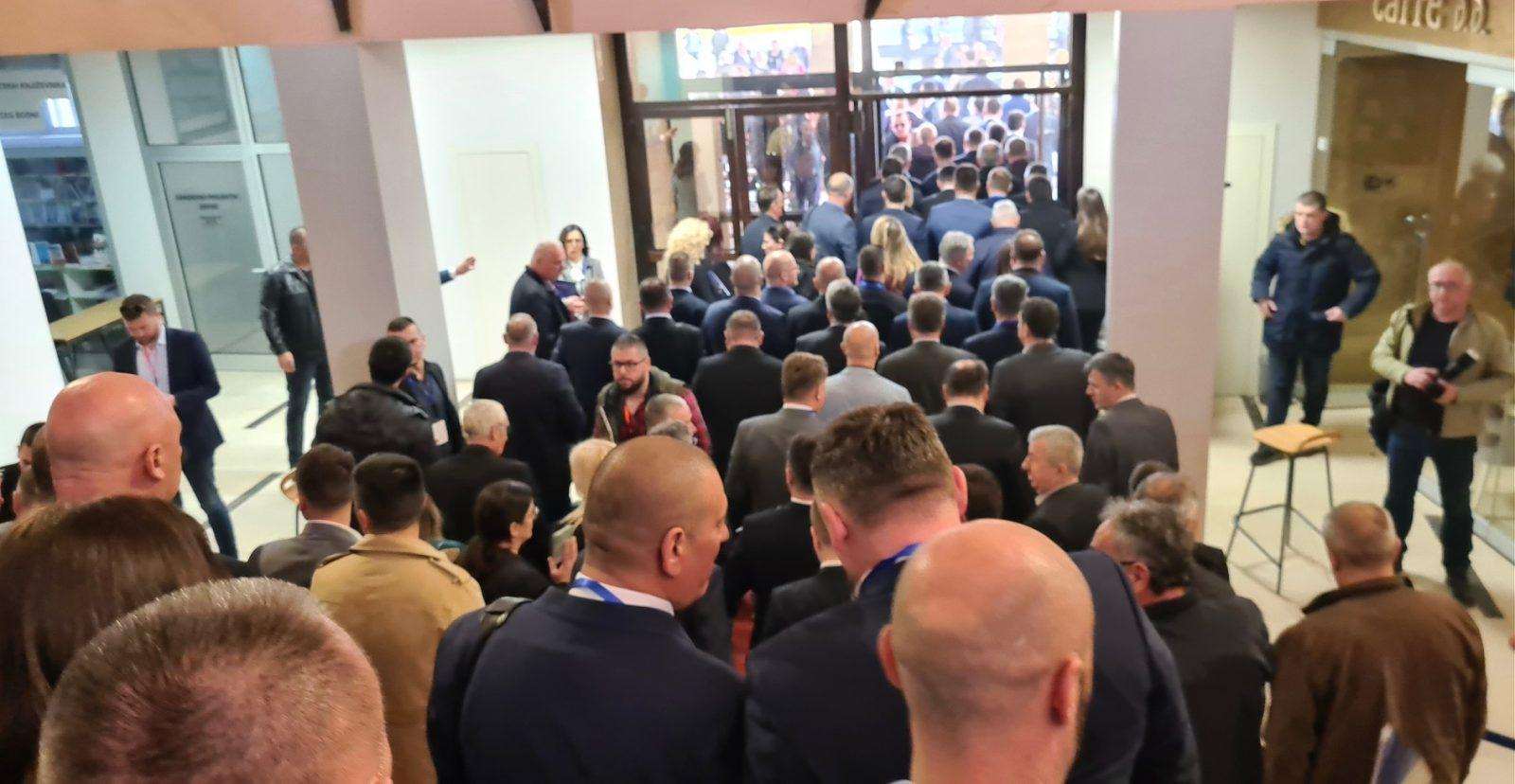 HNS TRAŽI RAVNOPRAVNOST: Nastavak razgovora Hrvata i Bošnjaka o izbornoj reformi HNS TRAŽI RAVNOPRAVNOST: Nastavak razgovora Hrvata i Bošnjaka o izbornoj reformi