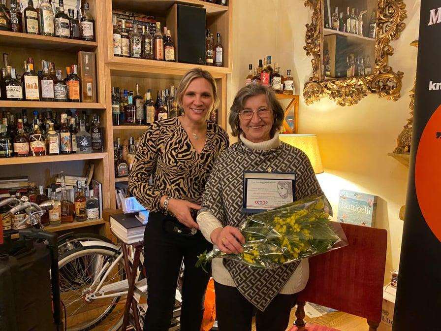 NJEGOVA ŽENA PRVI PUT U RIMU: Mlada talentirana spisateljica u odličnoj atmosferi predstavila roman koji smo dugo čekali NJEGOVA ŽENA PRVI PUT U RIMU: Mlada talentirana spisateljica u odličnoj atmosferi predstavila roman koji smo dugo čekali