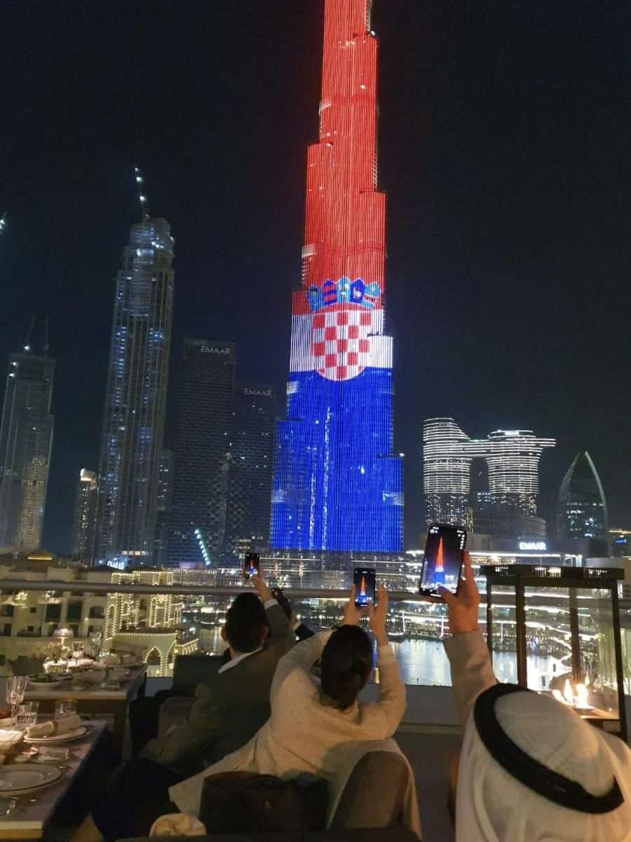 BURJ KHALIFA U BOJAMA HRVATSKE ZASTAVE: Premijer Plenković sa hrvatskim izaslanstvom doputovao u Dubai za svjetsku izložbu EXPO 2022 BURJ KHALIFA U BOJAMA HRVATSKE ZASTAVE: Premijer Plenković sa hrvatskim izaslanstvom doputovao u Dubai za svjetsku izložbu EXPO 2022