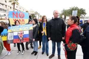 SPLIĆANI ISKAZALI PODRŠKU UKRAJINI: Na prosvjedu podrške čuli se uzvici "Slava Ukrajini", a pjevalo se i "Ukrajino mati nemoj tugovati".