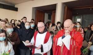 (VIDEO i FOTO) CVJETNICA U MAINZU: Hrvati u velikom broju na svetoj misi u crkvi sv. Bonifacija (VIDEO i FOTO) CVJETNICA U MAINZU: Hrvati u velikom broju na svetoj misi u crkvi sv. Bonifacija