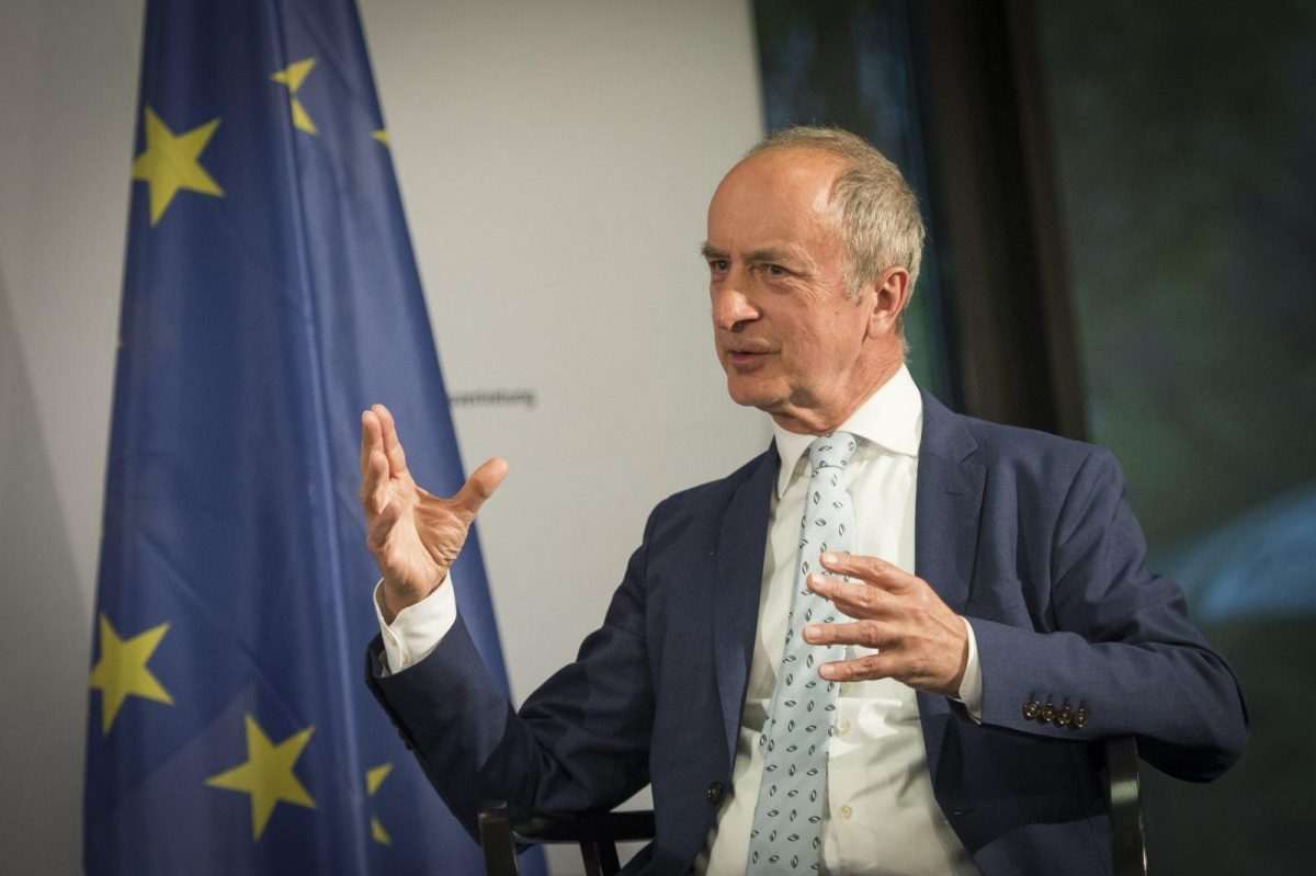 U DVOJBI IZMEĐU VLÀSNŌSTI (VLASTITOSTI) I KOPIRANJA: Okrugli stol u Berlinu: Federalizam – model i za Europsku uniju? U DVOJBI IZMEĐU VLÀSNŌSTI (VLASTITOSTI) I KOPIRANJA: Okrugli stol u Berlinu: Federalizam – model i za Europsku uniju?