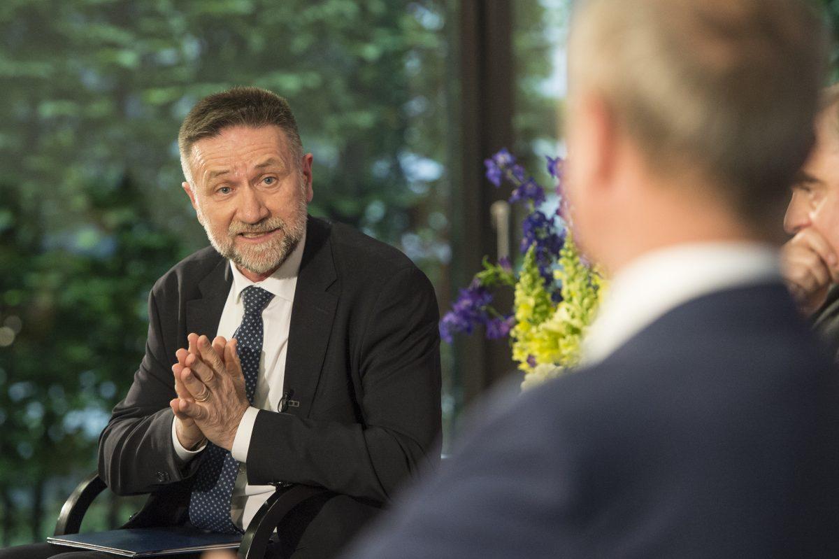 U DVOJBI IZMEĐU VLÀSNŌSTI (VLASTITOSTI) I KOPIRANJA: Okrugli stol u Berlinu: Federalizam – model i za Europsku uniju? U DVOJBI IZMEĐU VLÀSNŌSTI (VLASTITOSTI) I KOPIRANJA: Okrugli stol u Berlinu: Federalizam – model i za Europsku uniju?