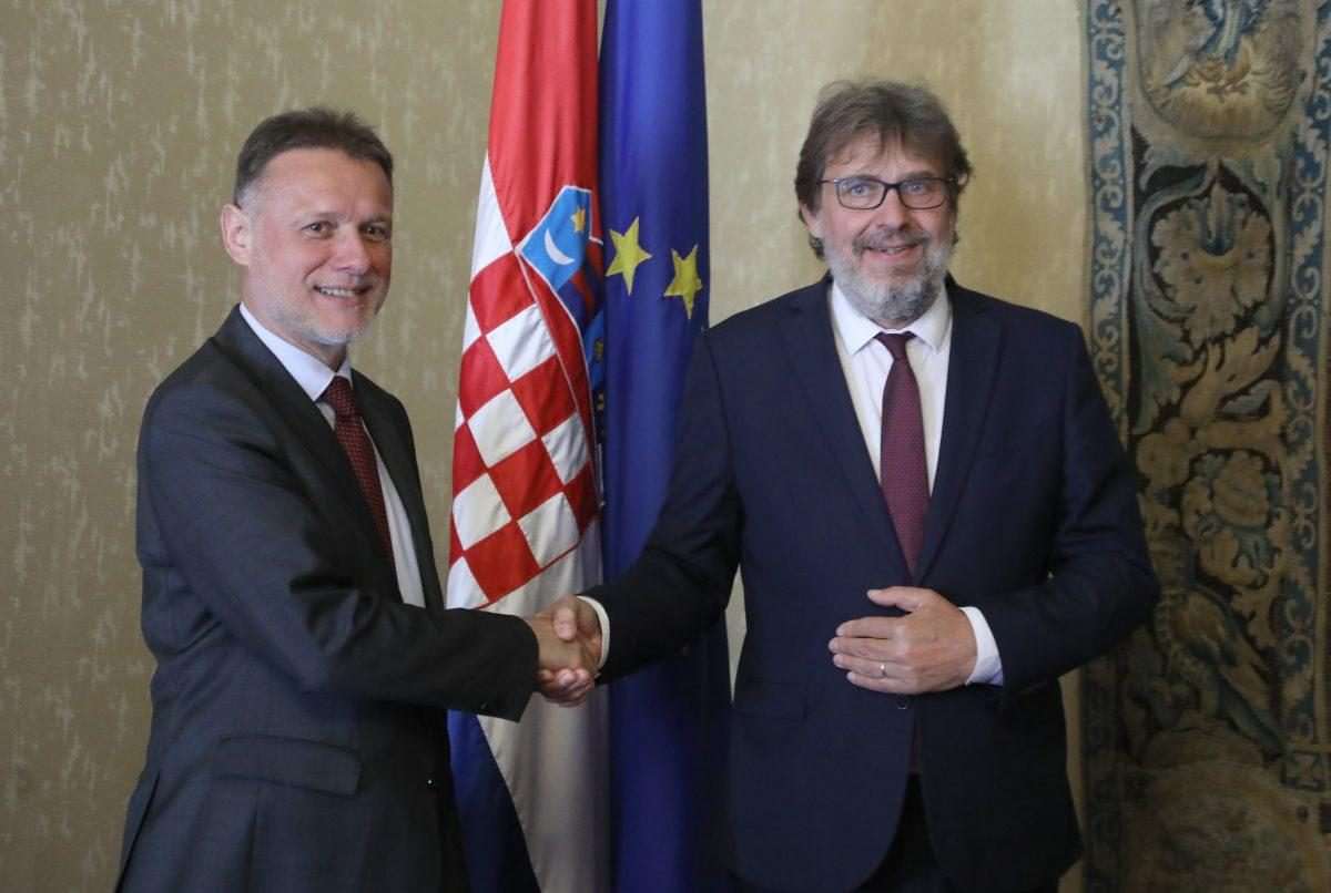 JANDROKOVIĆ PRIMIO ŽIGMANOVA: Sugovornici osudili pokušaje podjele hrvatskog korpusa s ciljem raslojavanja hrvatske zajednice u Srbiji
